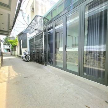 NHÀ MẶT TIỀN HẼM NỐI LIỀN TRỤ CHÍNH CÁCH ĐƯỜNG NGUYỄN BÌNH 20M