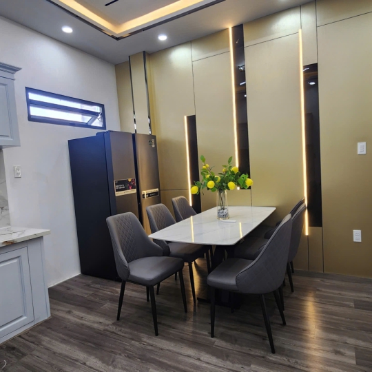 bán nhà hẽm 1806 huỳnh tấn phát